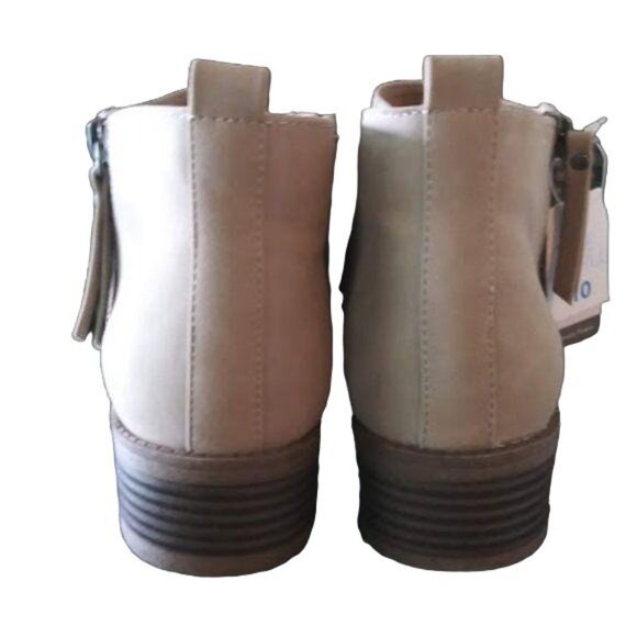 Time And Tru Beige Perforated Micro-Suede Side Zipper Ankle Booties Size 9 - Picture 8 of 9